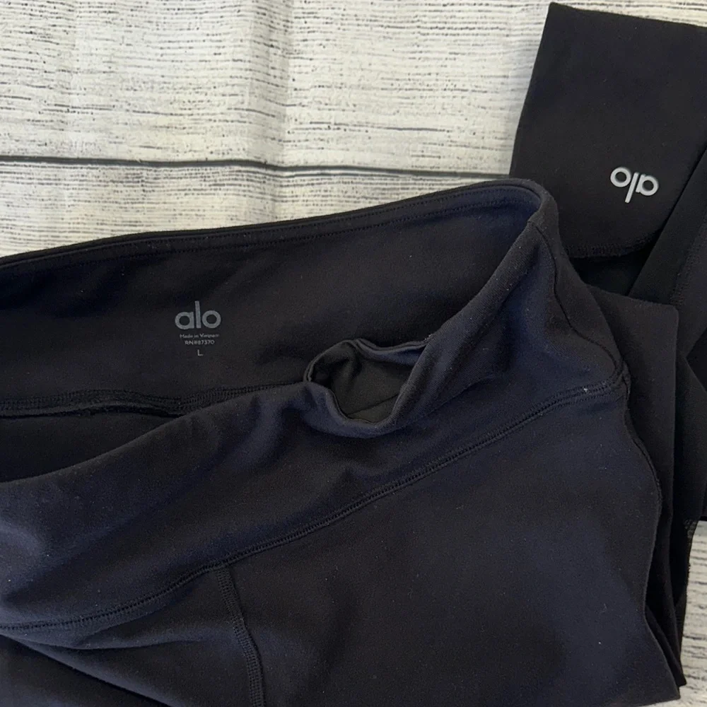ALO Yoga Black Mesh Leggings - Picture 10 of 16